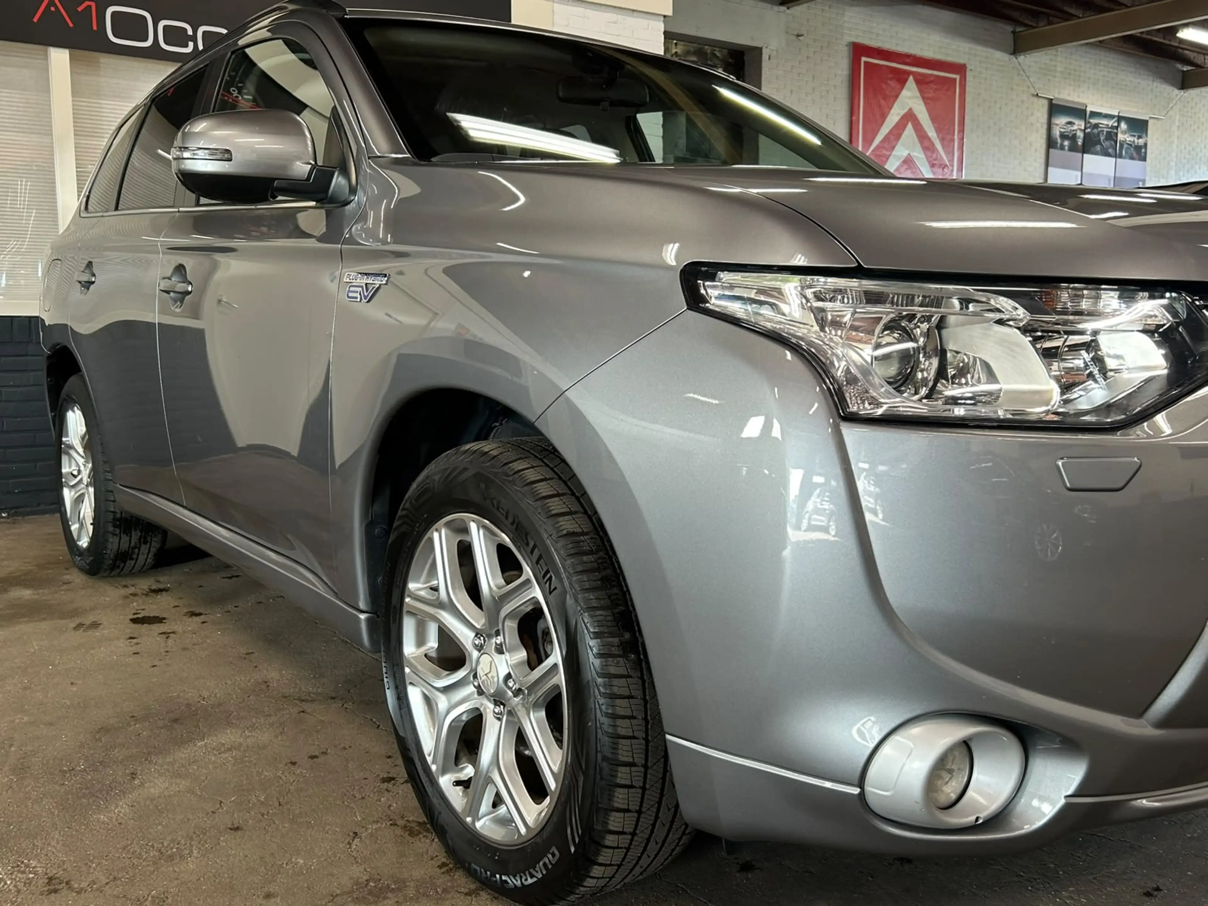 Mitsubishi Outlander 2.0 PHEV Intense + — photo 18