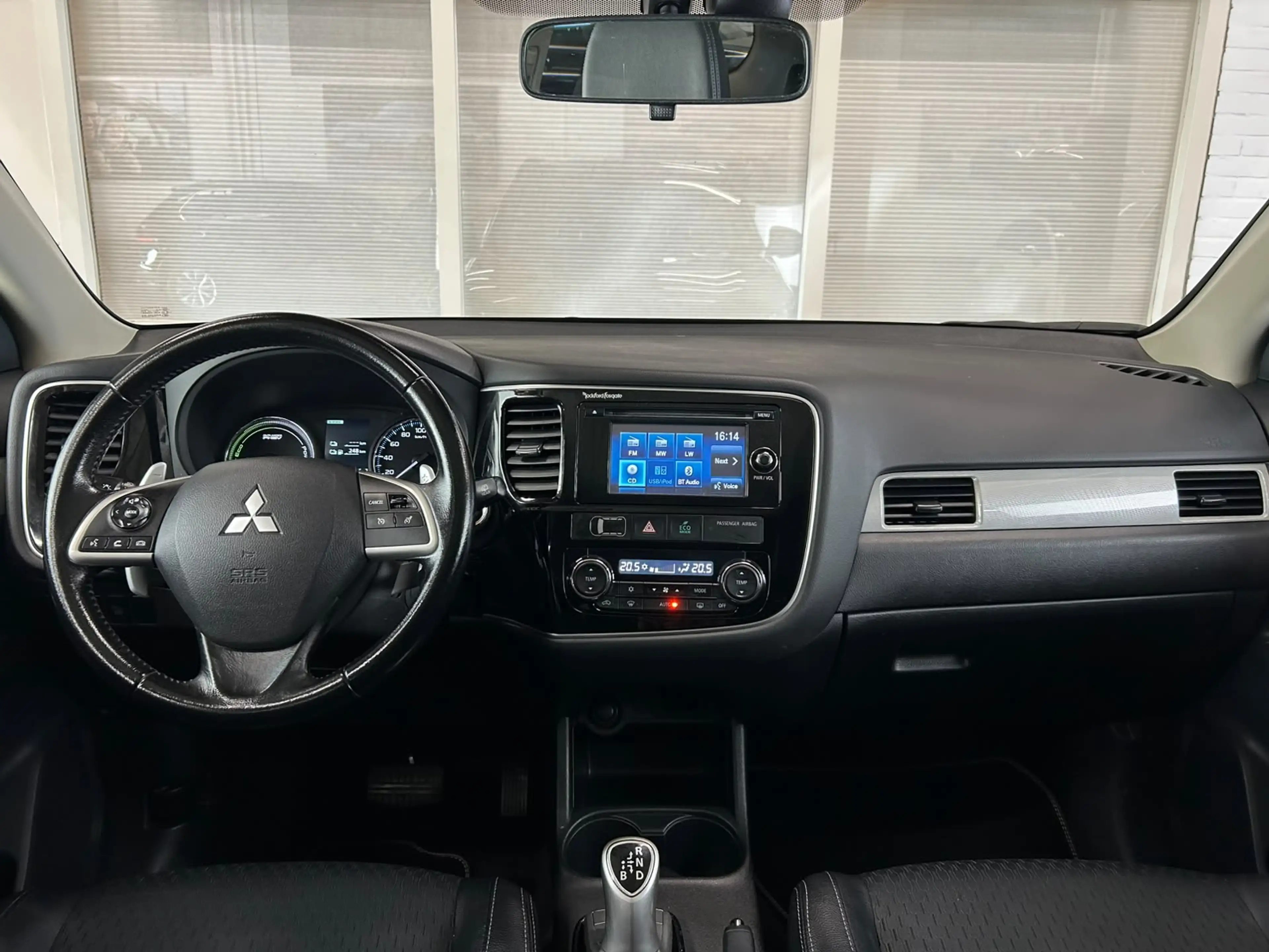 Mitsubishi Outlander 2.0 PHEV Intense + — photo 6