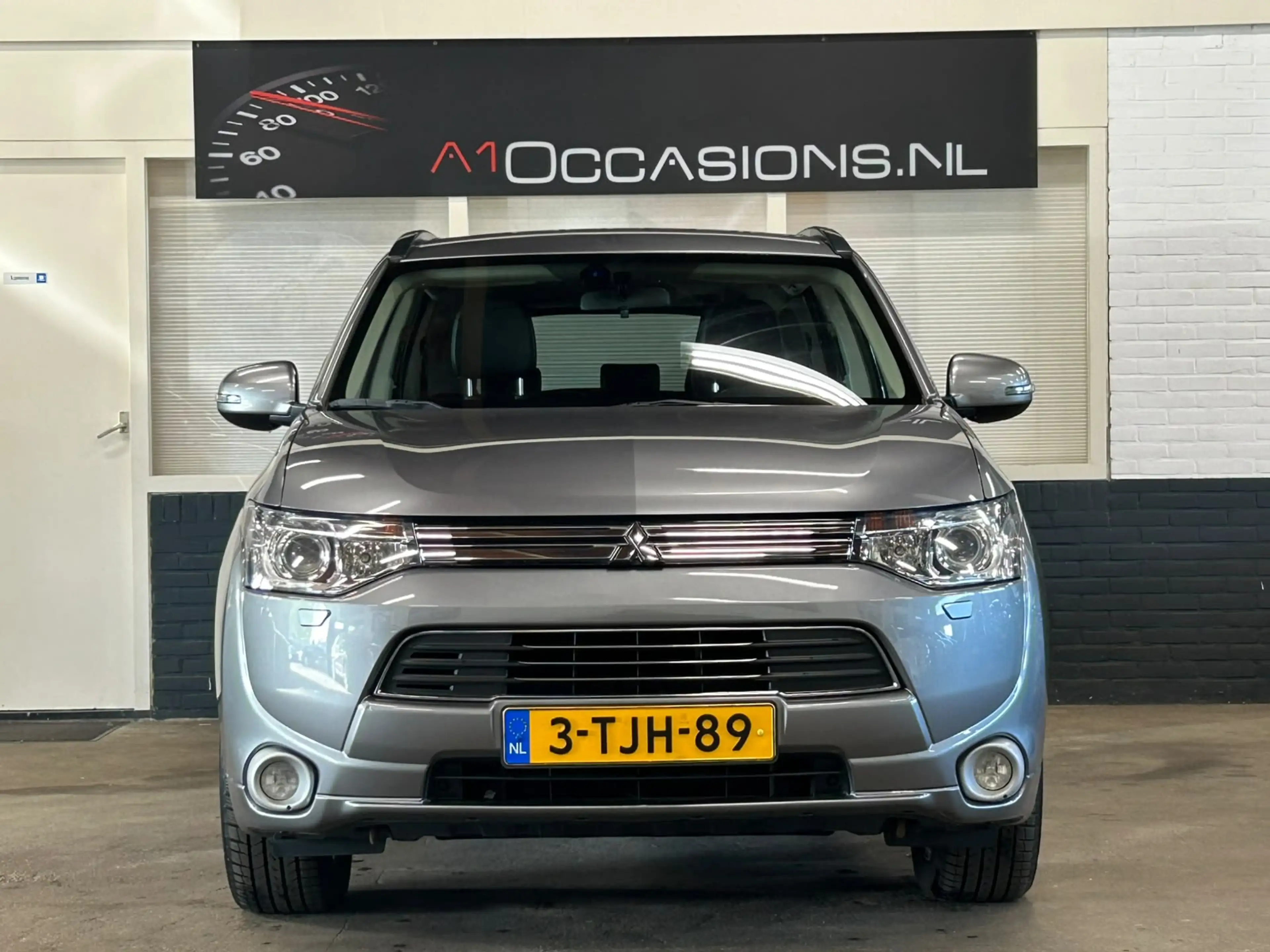 Mitsubishi Outlander 2.0 PHEV Intense + — photo 17