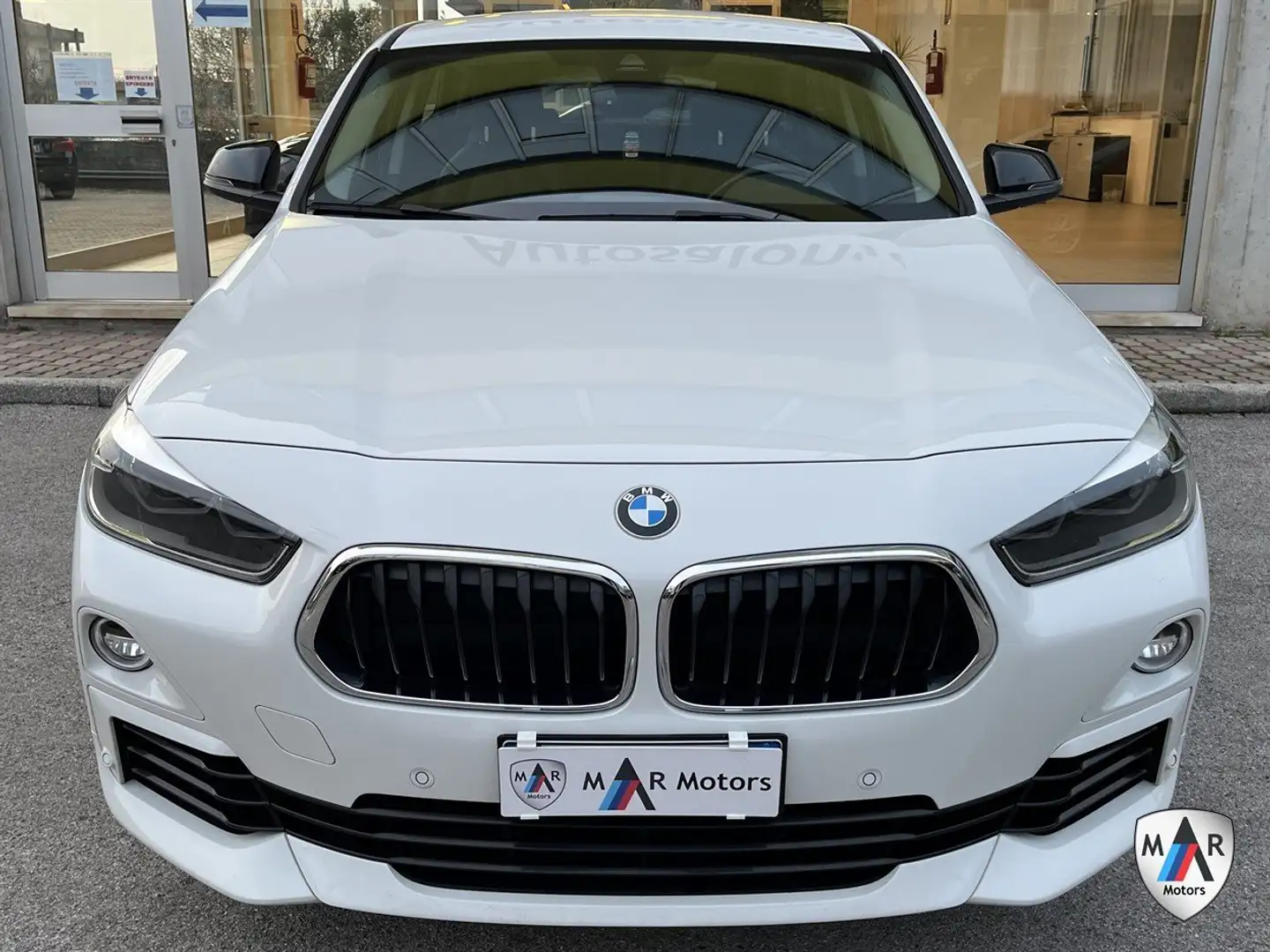 BMW X2 sDrive 18d Business AUT * PELLE * NAVI * Bianco - 2
