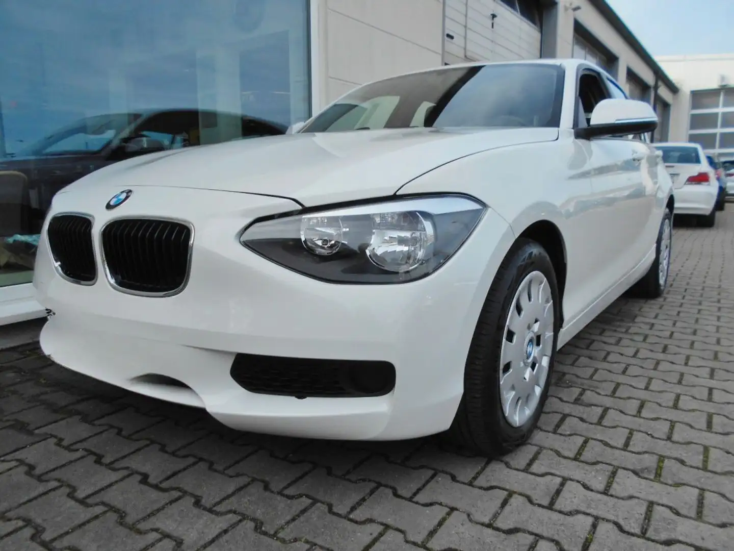 BMW 114 114i Essential Edition Essential Edition - 1