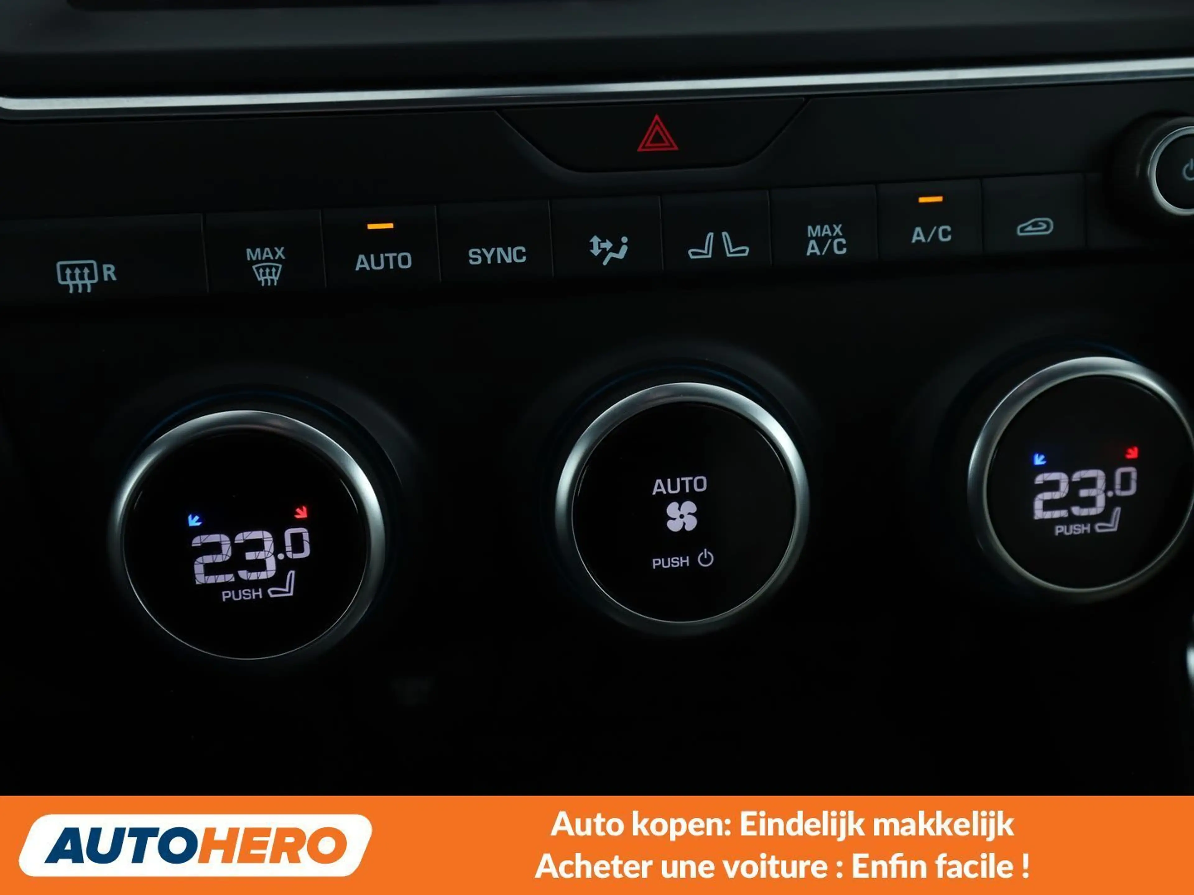 Jaguar E-Pace P250 R-Dynamic SE AWD — photo 11