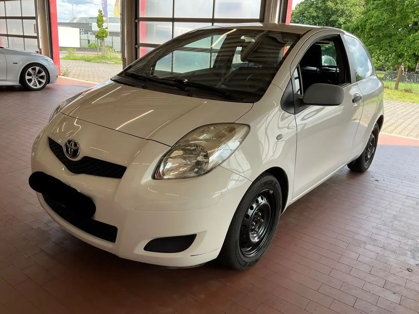 Toyota Yaris Cool 1.33 |100 PS|6-Gang|Klima|2. Hand|Tüv Weiß - 1