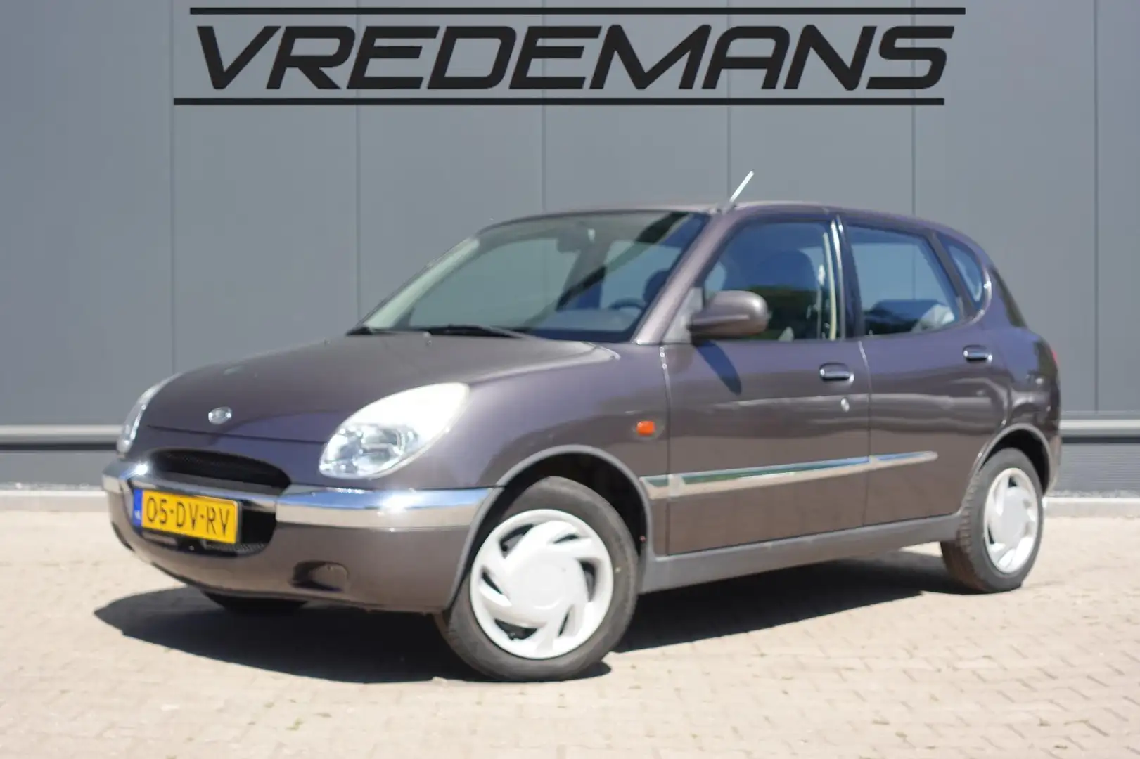 Daihatsu Sirion 1.0-12V RTi Grijs - 1