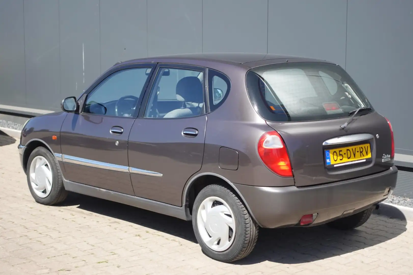 Daihatsu Sirion 1.0-12V RTi Grijs - 2