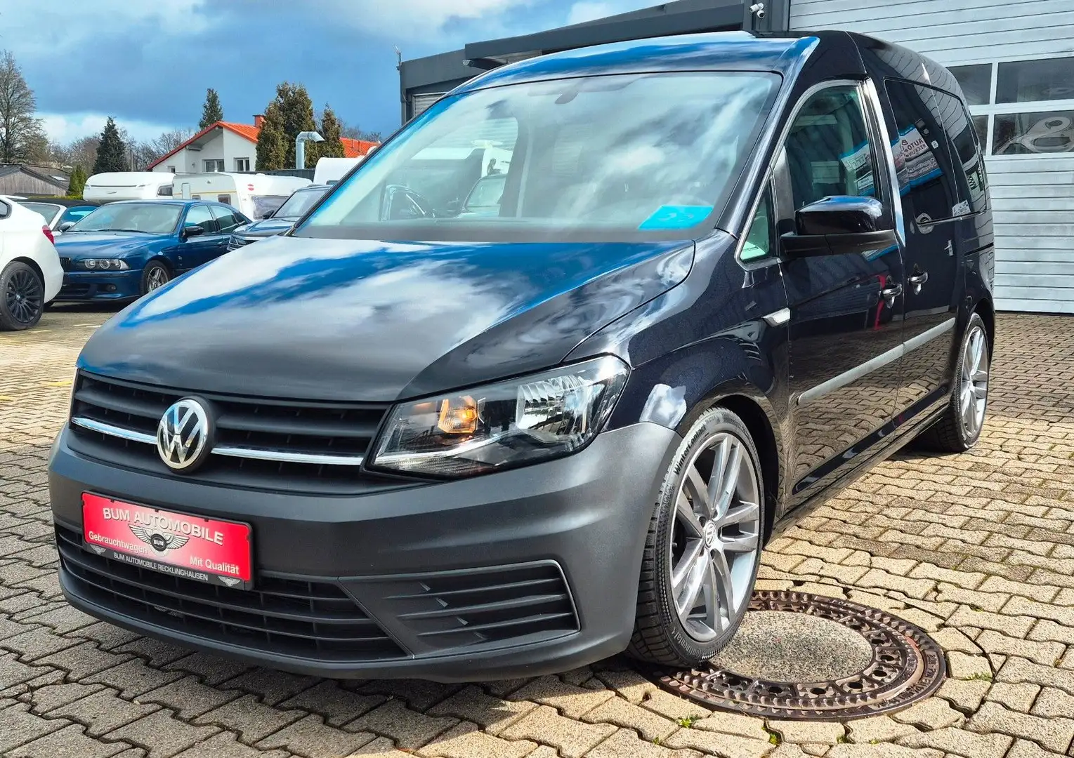 Volkswagen Caddy PKW Trendline BMT AUTOMATIK PDC AHK Schwarz - 1