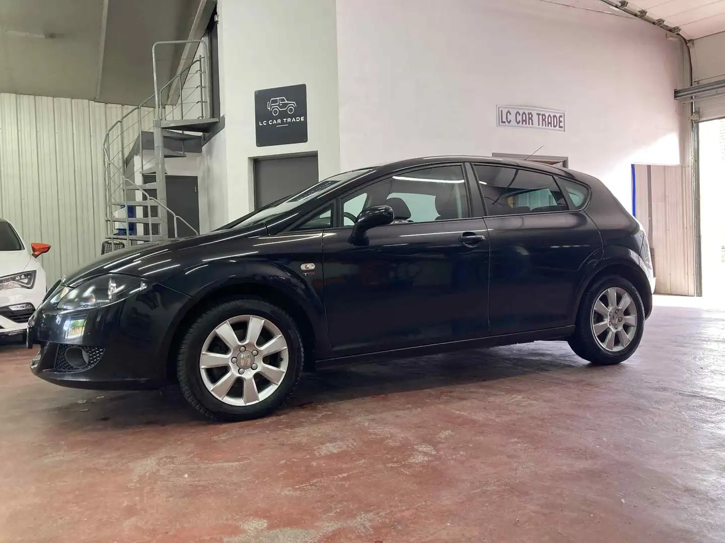 SEAT Leon 2.0 TDI FAP Stylance Noir - 2