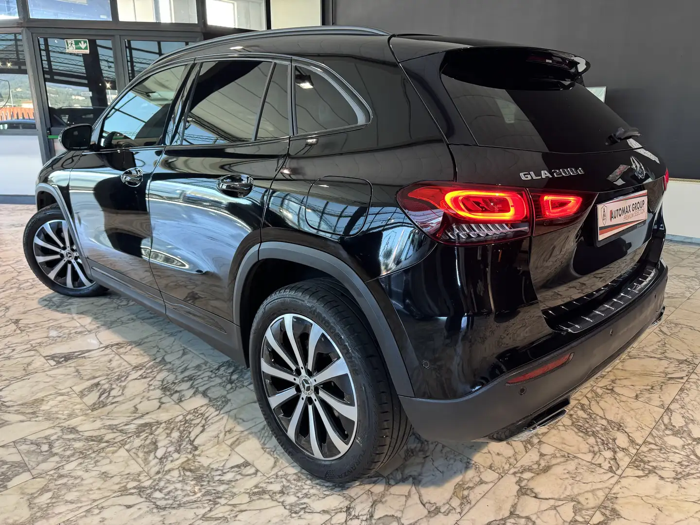 Mercedes-Benz GLA 200 d Premium auto Nero - 2