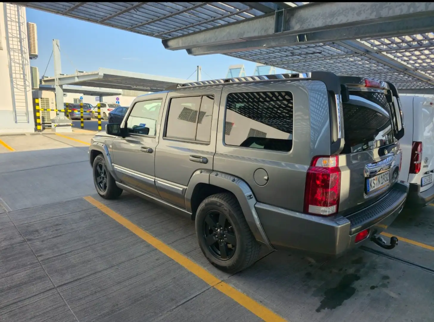 Jeep Commander Commander 3.0 CRD DPF Automatik Limited Grau - 2