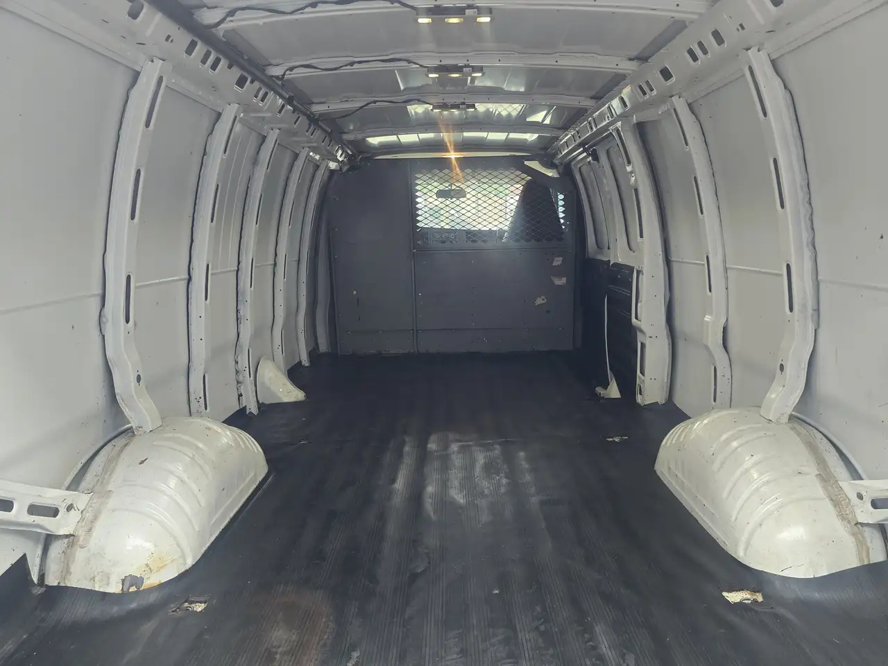GMC Savana снимка GMC Savana