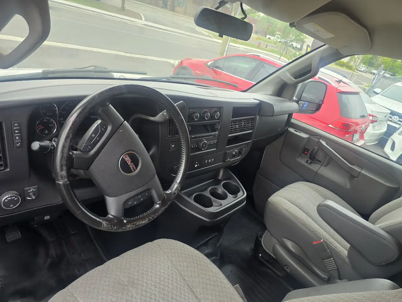 GMC Savana снимка GMC Savana