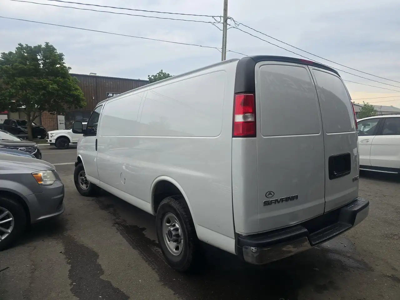 GMC Savana снимка GMC Savana