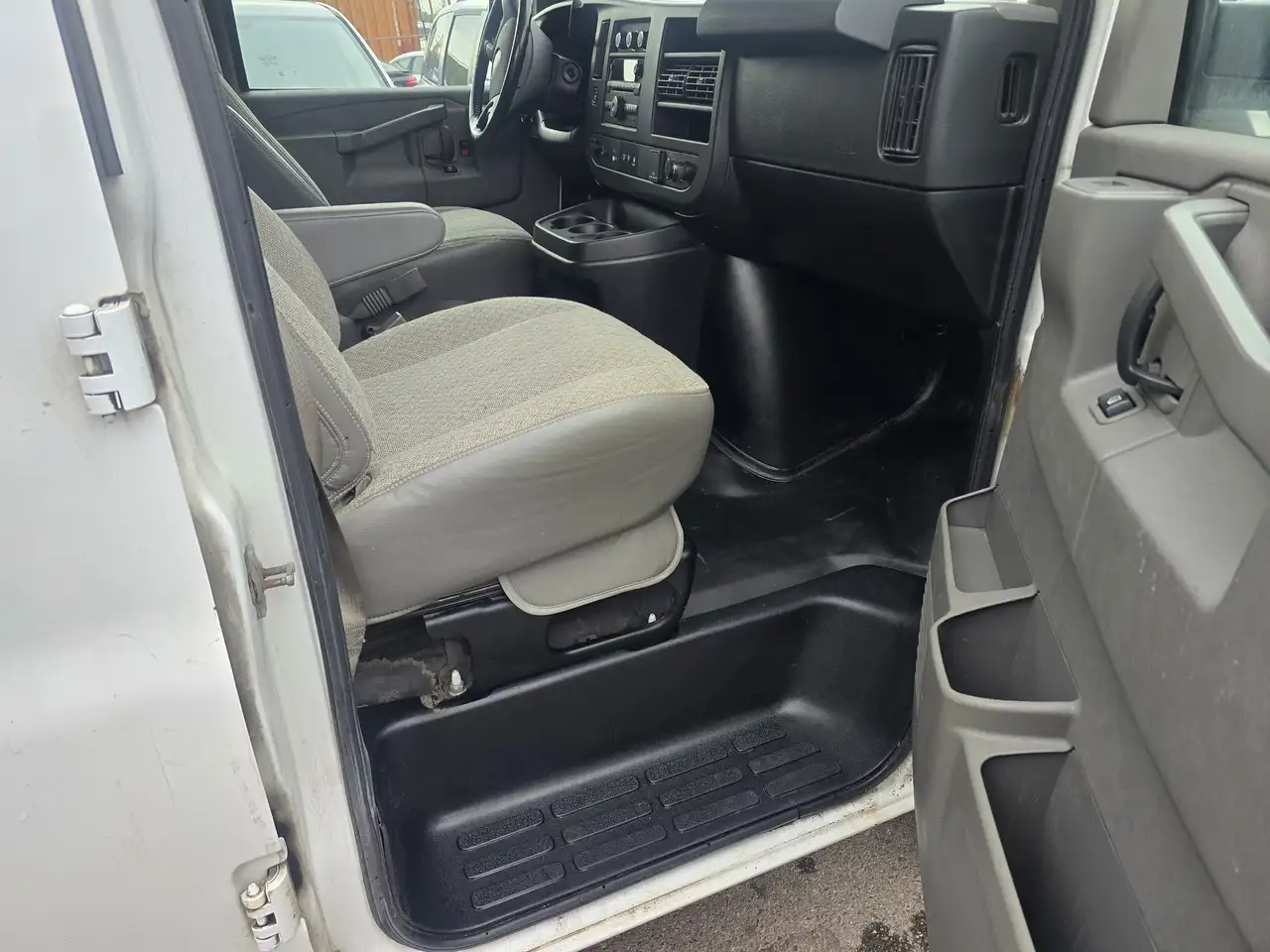 GMC Savana снимка GMC Savana