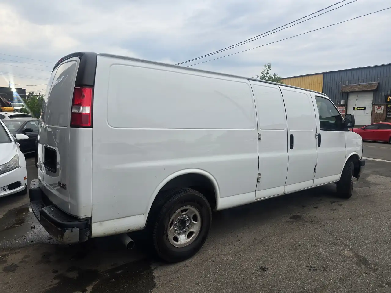 GMC Savana снимка GMC Savana