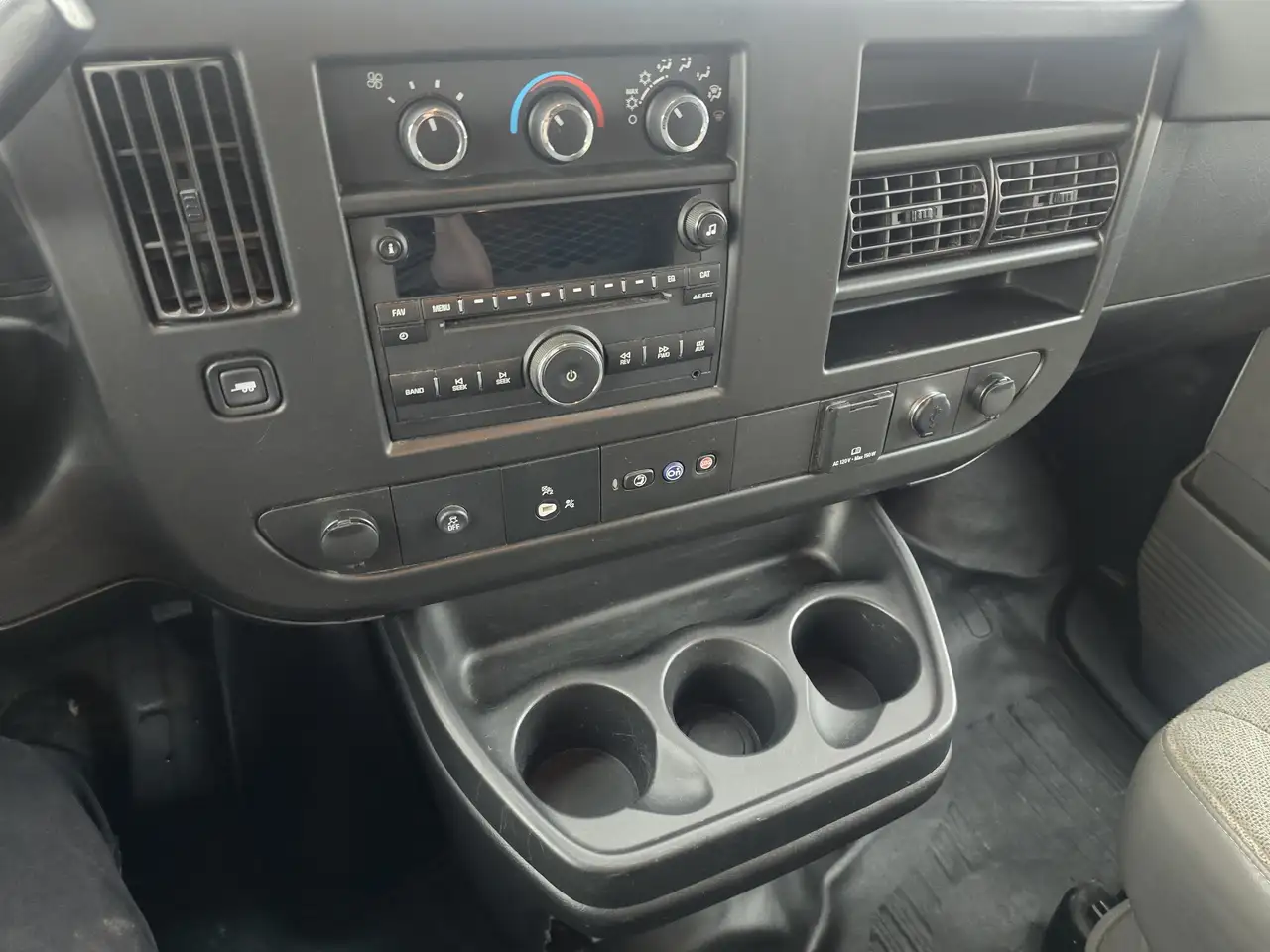 GMC Savana снимка GMC Savana