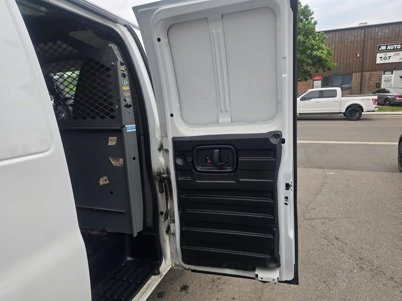 GMC Savana снимка GMC Savana