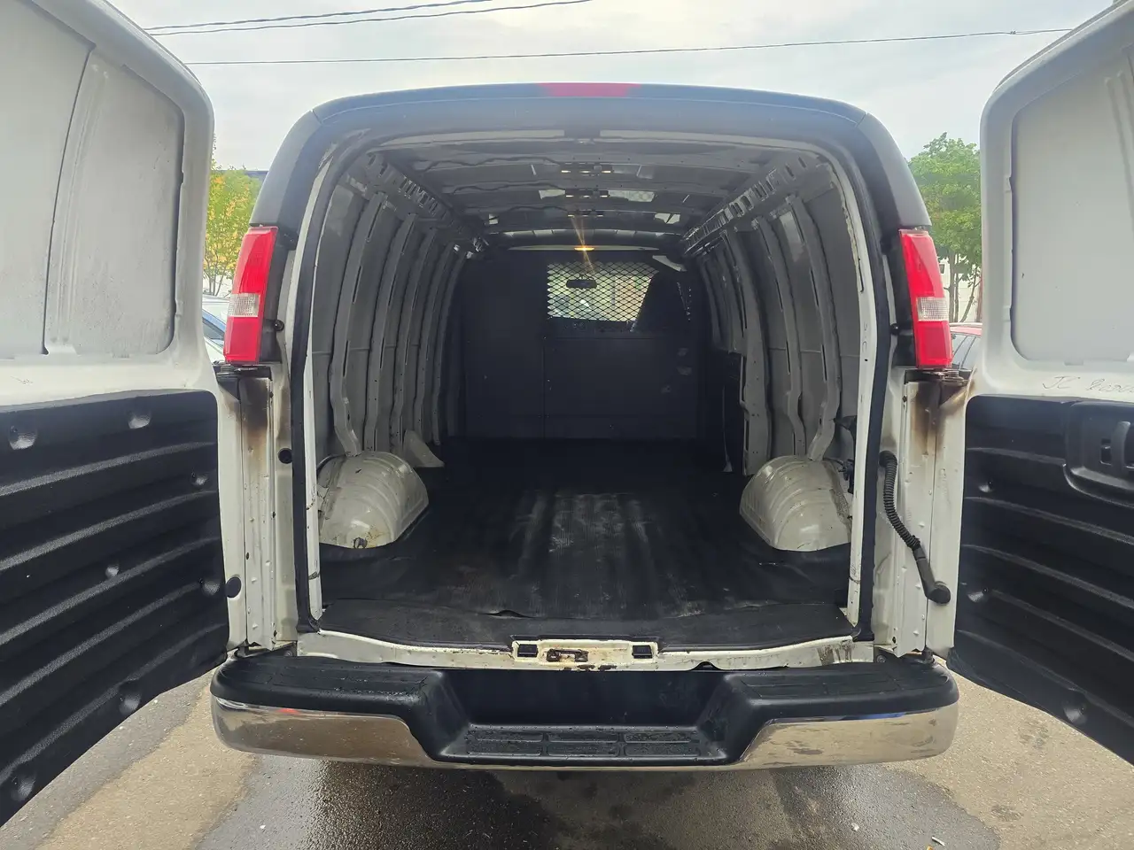 GMC Savana снимка GMC Savana