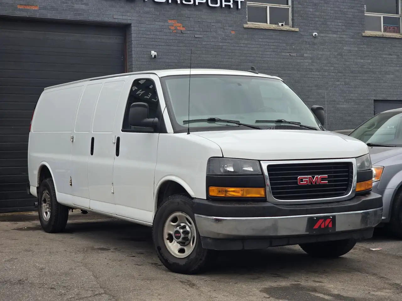 GMC Savana снимка GMC Savana
