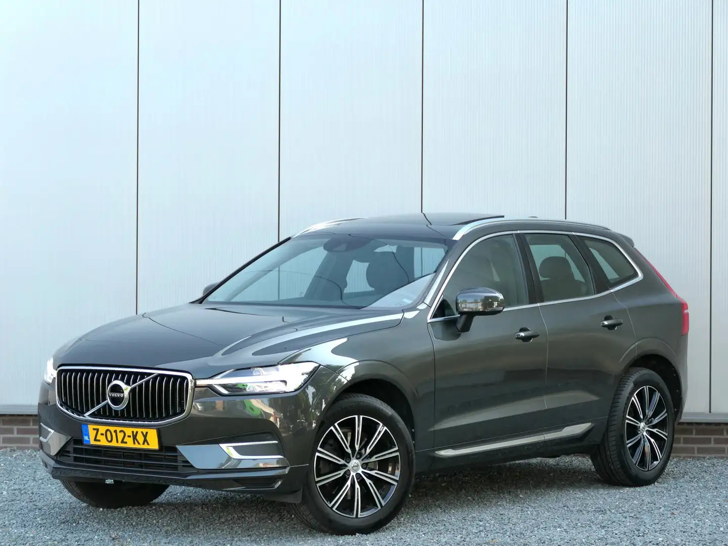Volvo XC60 D4 AUT AWD Inscription Panoramadak / Leer / Trekha Gris - 1