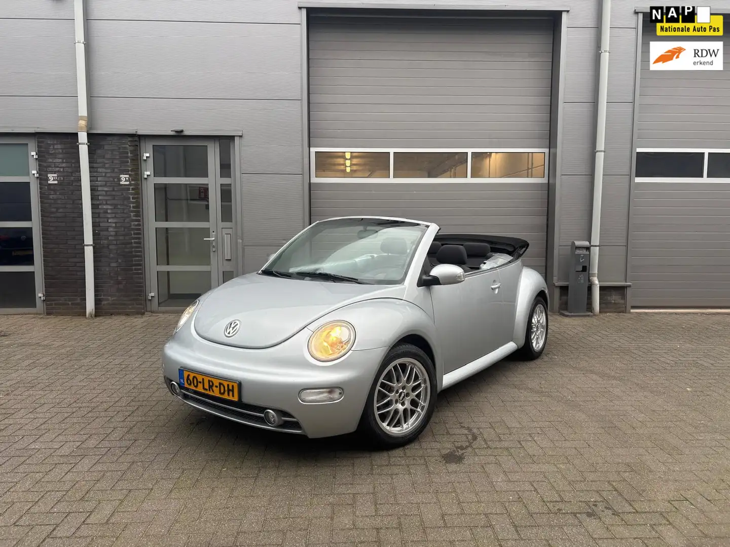 Volkswagen New Beetle Cabriolet 2.0 Grijs - 1
