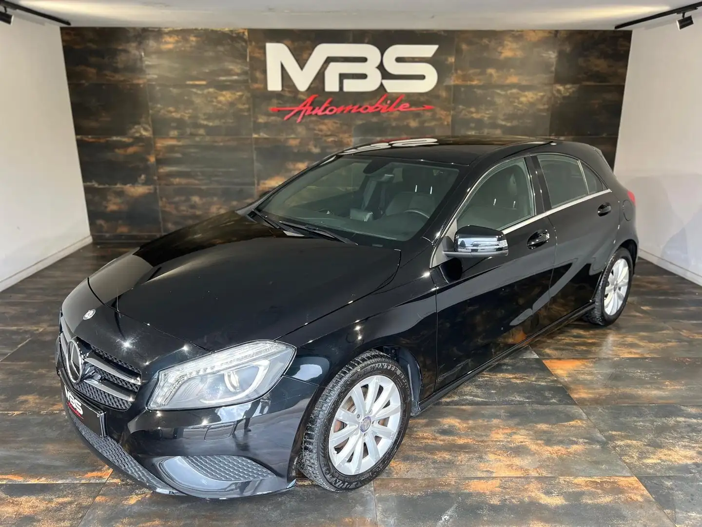 Mercedes-Benz A 180 A180D *FEUX LED *PANO *CAMERA *BI-ZONE *CUIR Noir - 2