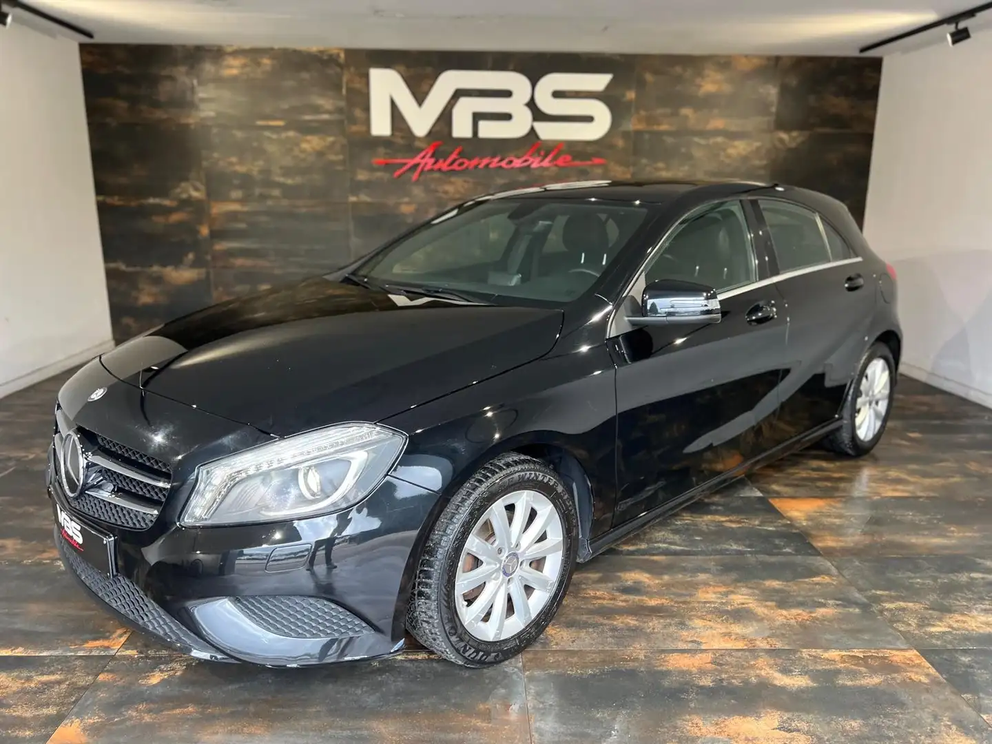 Mercedes-Benz A 180 A180D *FEUX LED *PANO *CAMERA *BI-ZONE *CUIR Noir - 1