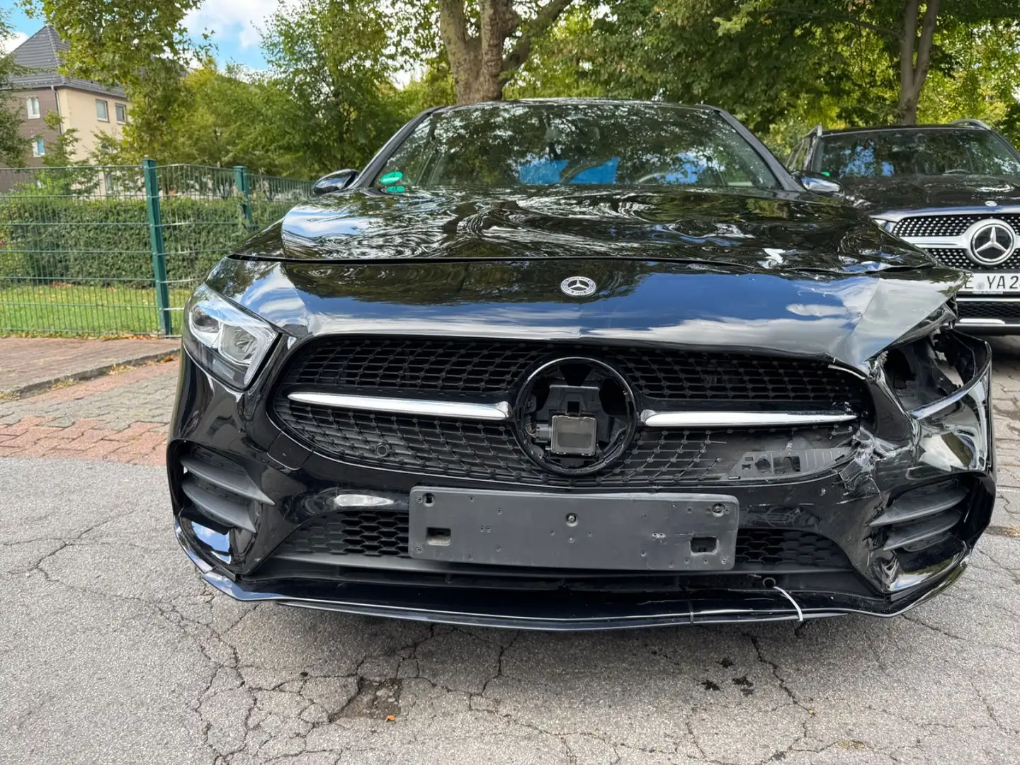 Mercedes-Benz A 250 e 8G Lim. AMG MBUX EDITION DISTRONIC Night Schwarz - 2