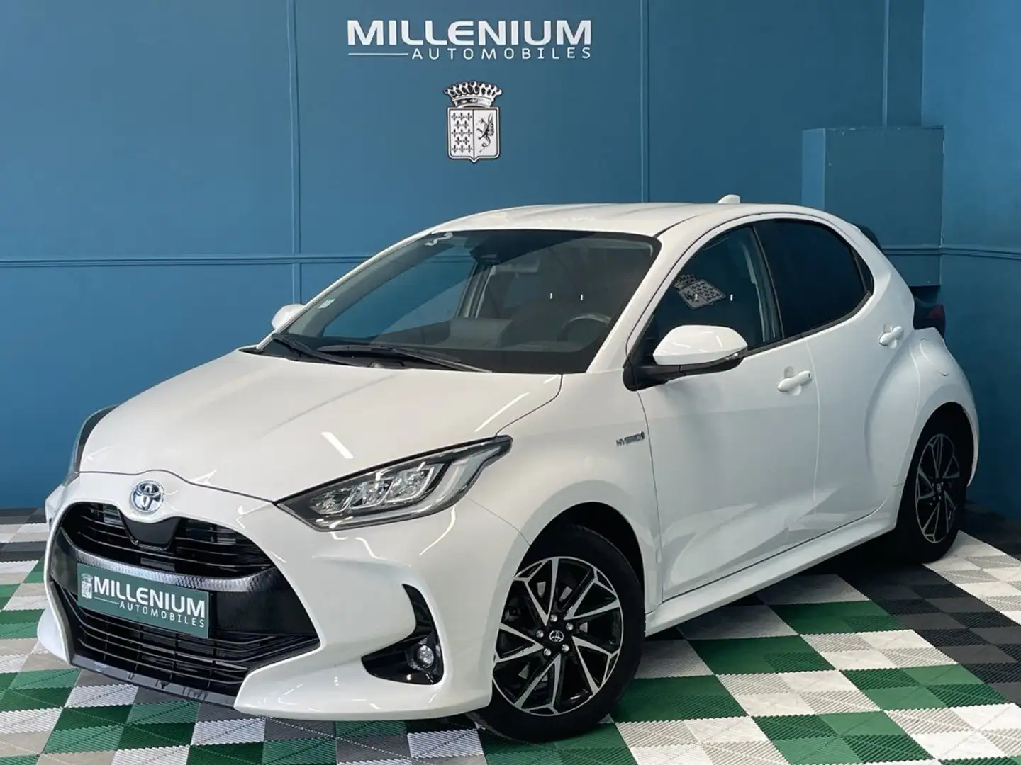 Toyota Yaris 116H DESIGN 5P Wit - 1