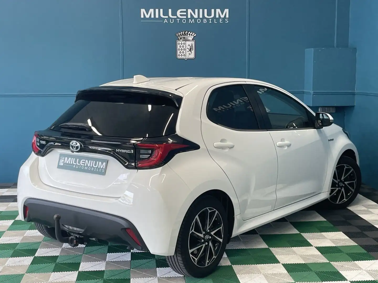 Toyota Yaris 116H DESIGN 5P Wit - 2