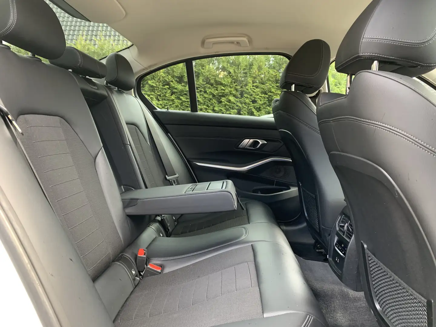BMW 330 3-serie 330e High Executive, Sport pack | Trekhaak Blanco - 2