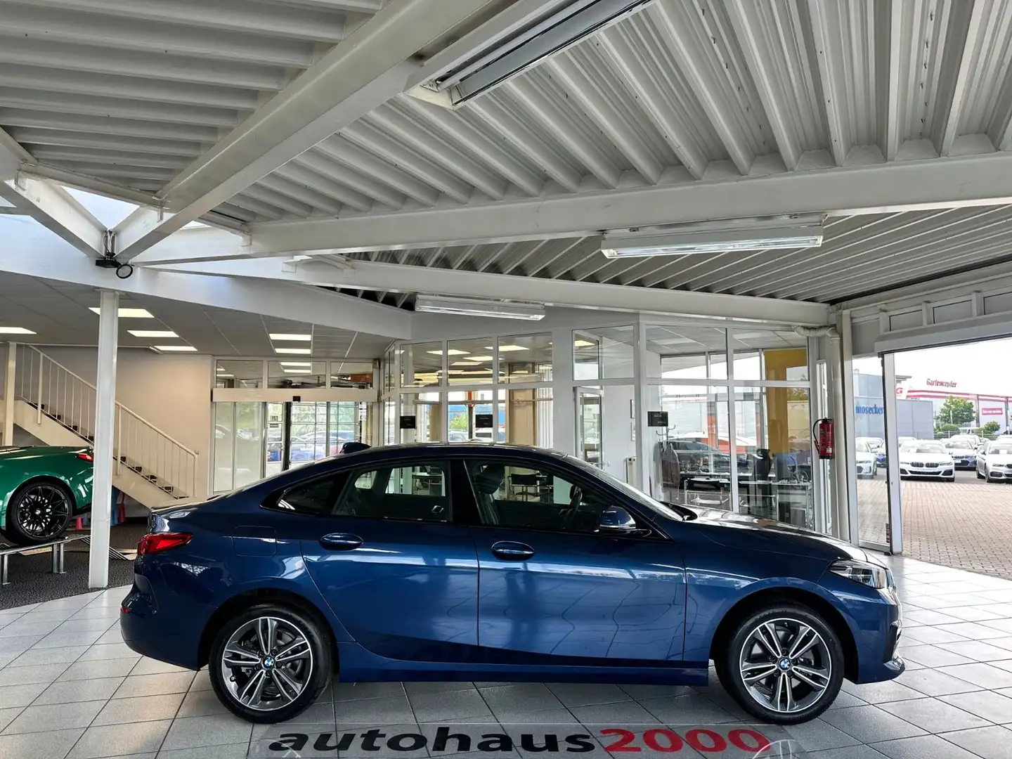 BMW 218i Gran Coupé Sport Line LED/PDC V-H/NAVI Bleu - 2