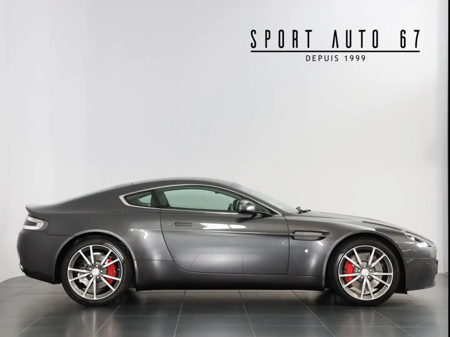 Aston Martin V8 4.7 L Oro - 2