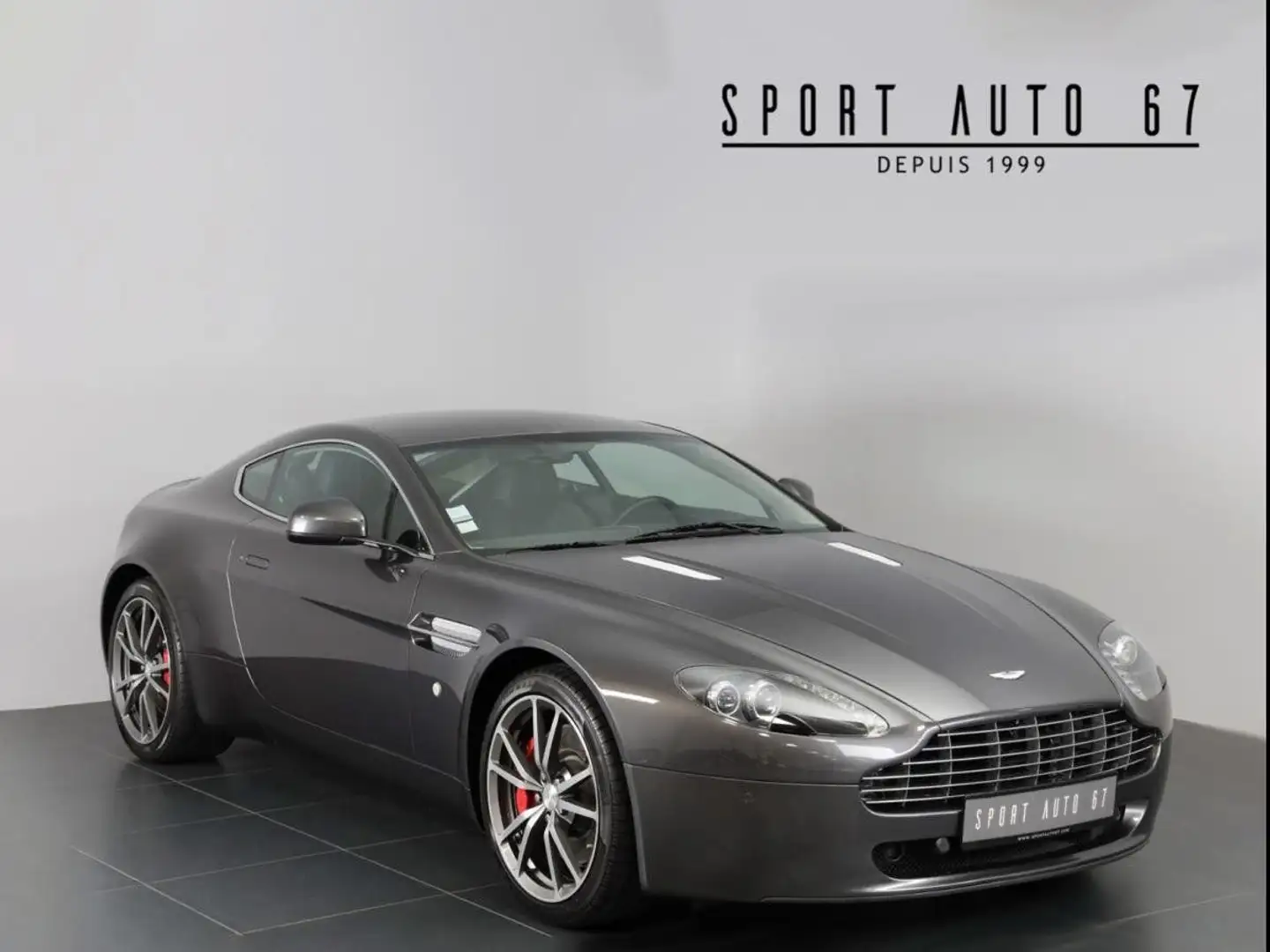 Aston Martin V8 4.7 L Oro - 1