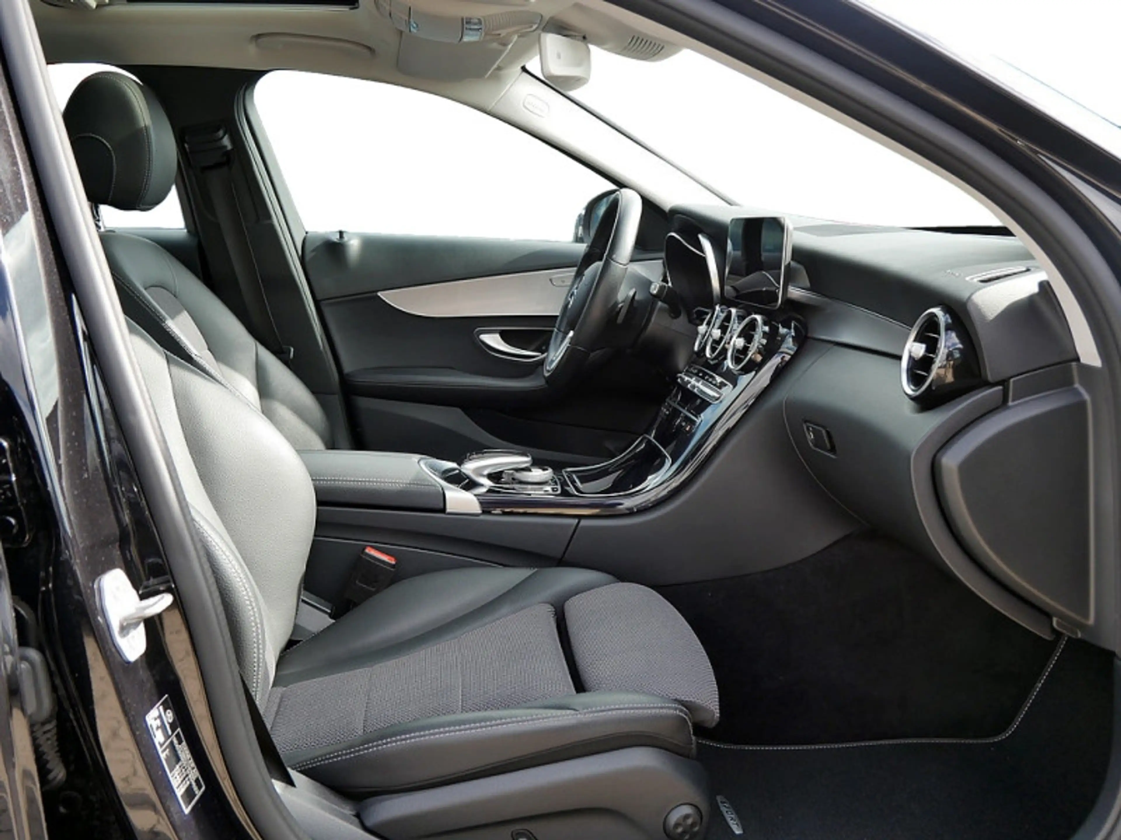 Mercedes-Benz C 200 d AVANTGARDE COMAND MULTI KAMERA SPUR PDC — photo 5
