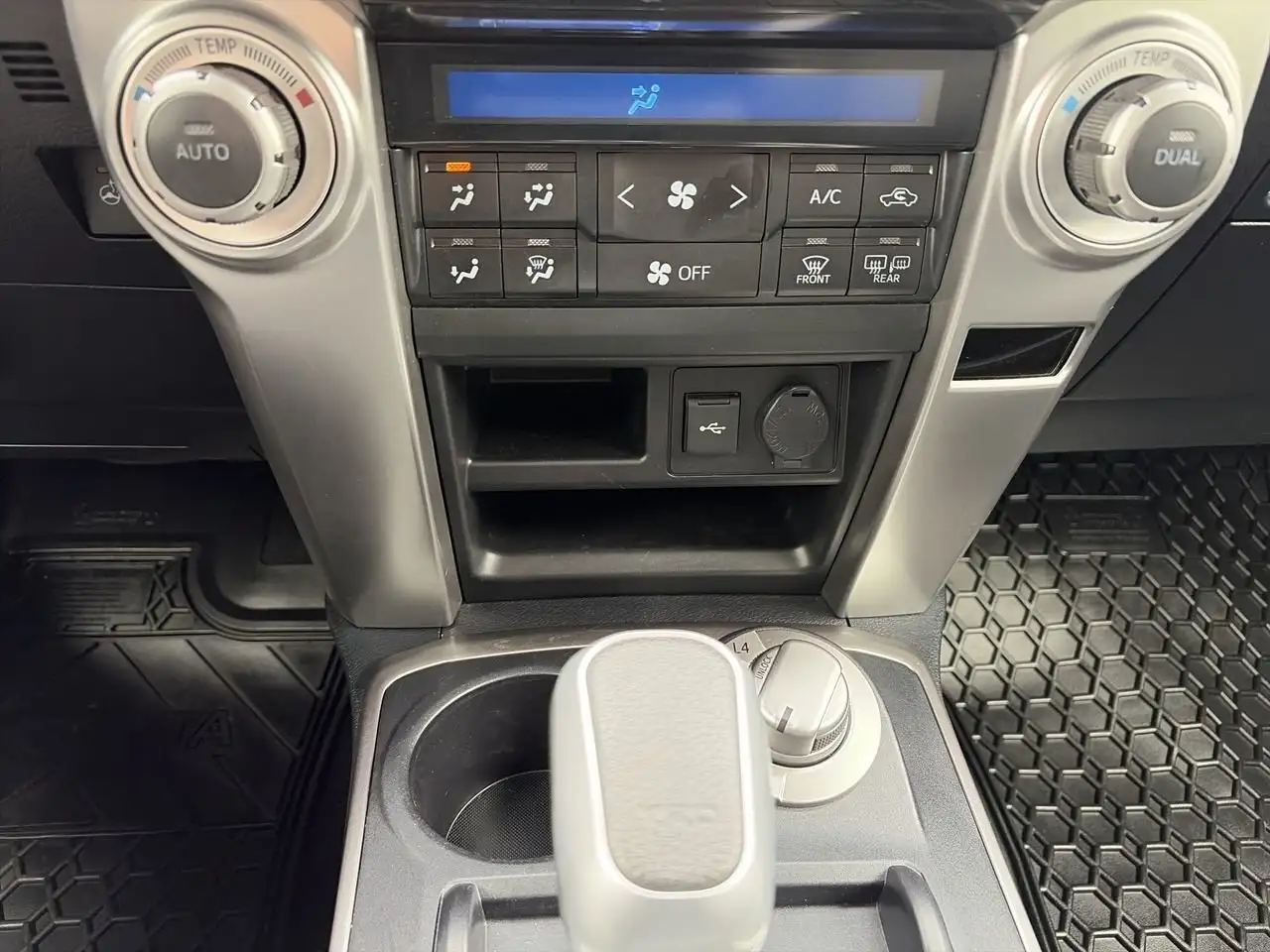 Toyota 4-Runner снимка Toyota 4-Runner