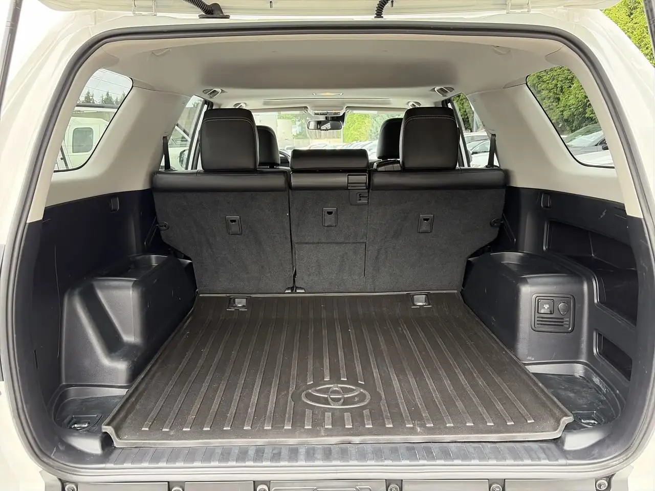 Toyota 4-Runner снимка Toyota 4-Runner