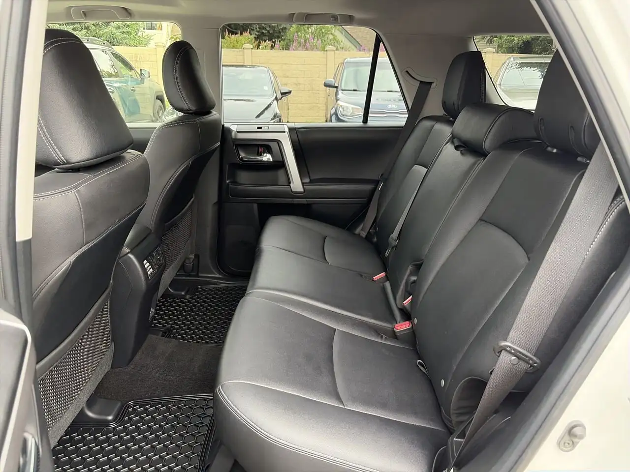 Toyota 4-Runner снимка Toyota 4-Runner