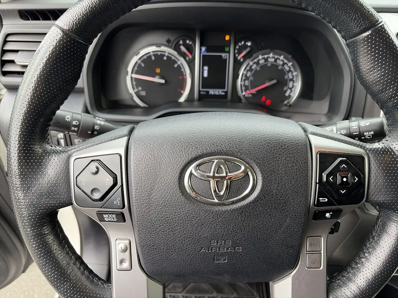 Toyota 4-Runner снимка Toyota 4-Runner