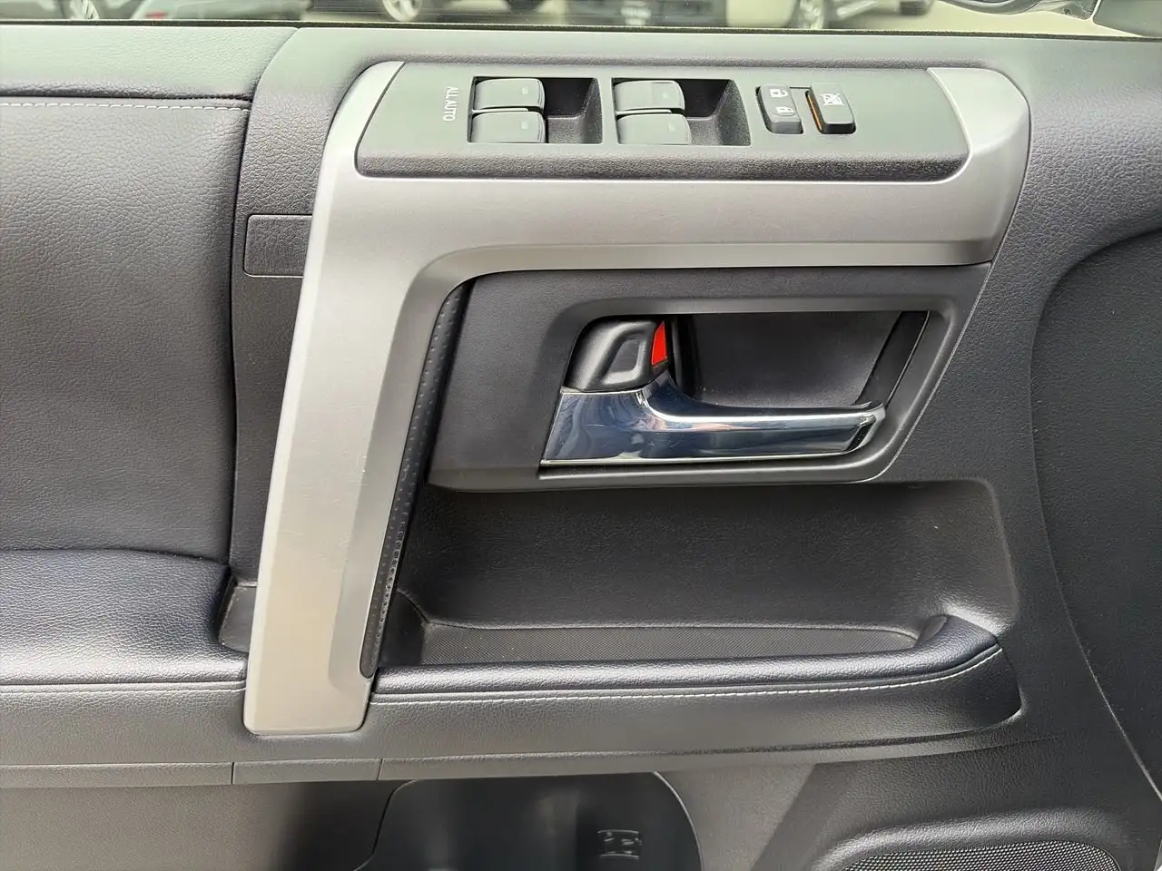 Toyota 4-Runner снимка Toyota 4-Runner