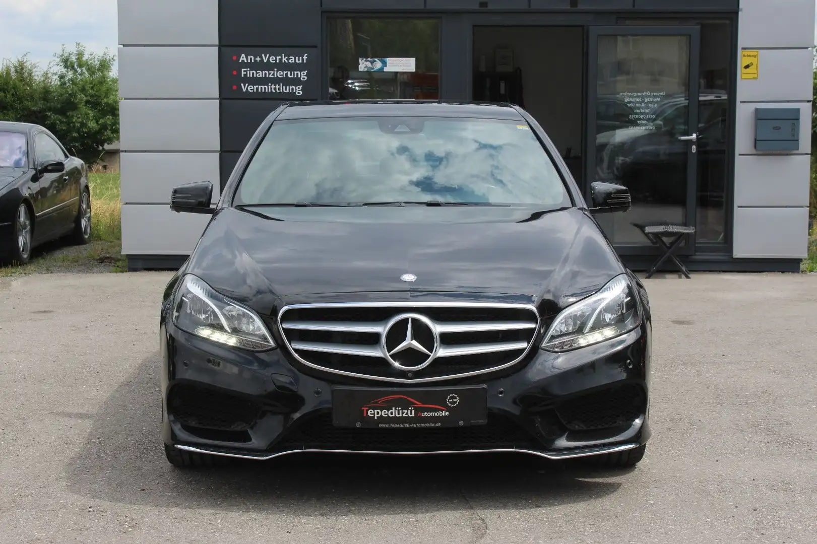 Mercedes-Benz E 350 4Matic*AMG LINE*STHZ*360°KAM*18"ZOLL*LED* crna - 2