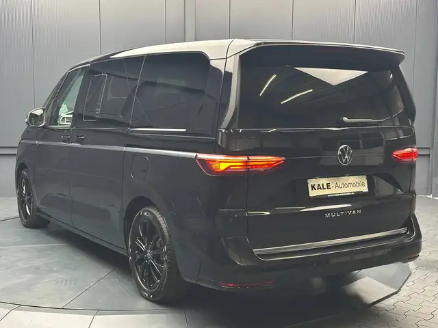 Volkswagen Multivan view 3
