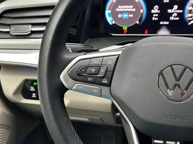 Volkswagen Multivan view 18