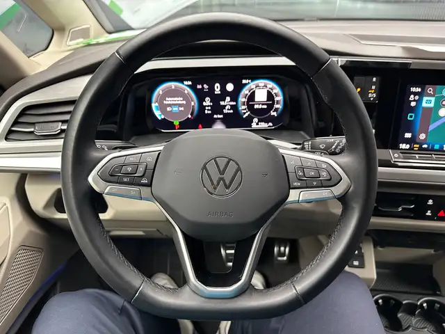 Volkswagen Multivan view 17