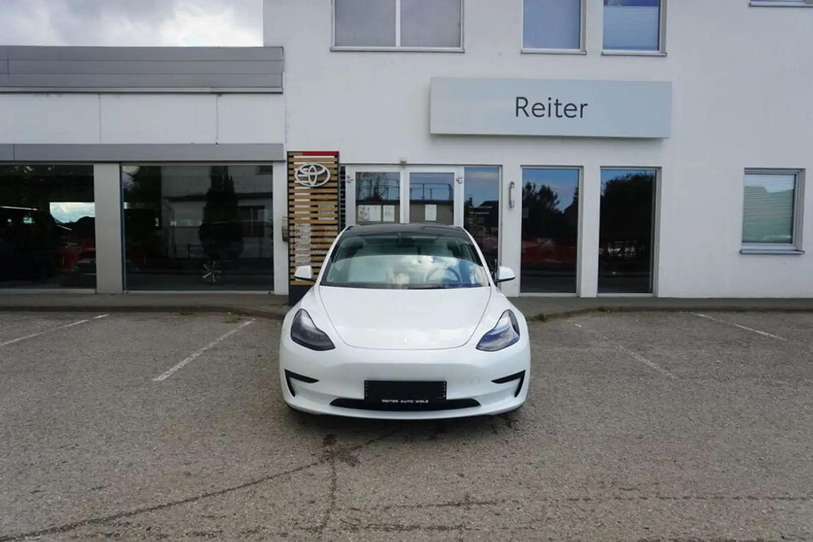 Tesla Model 3 Basis RWD Weiß - 1