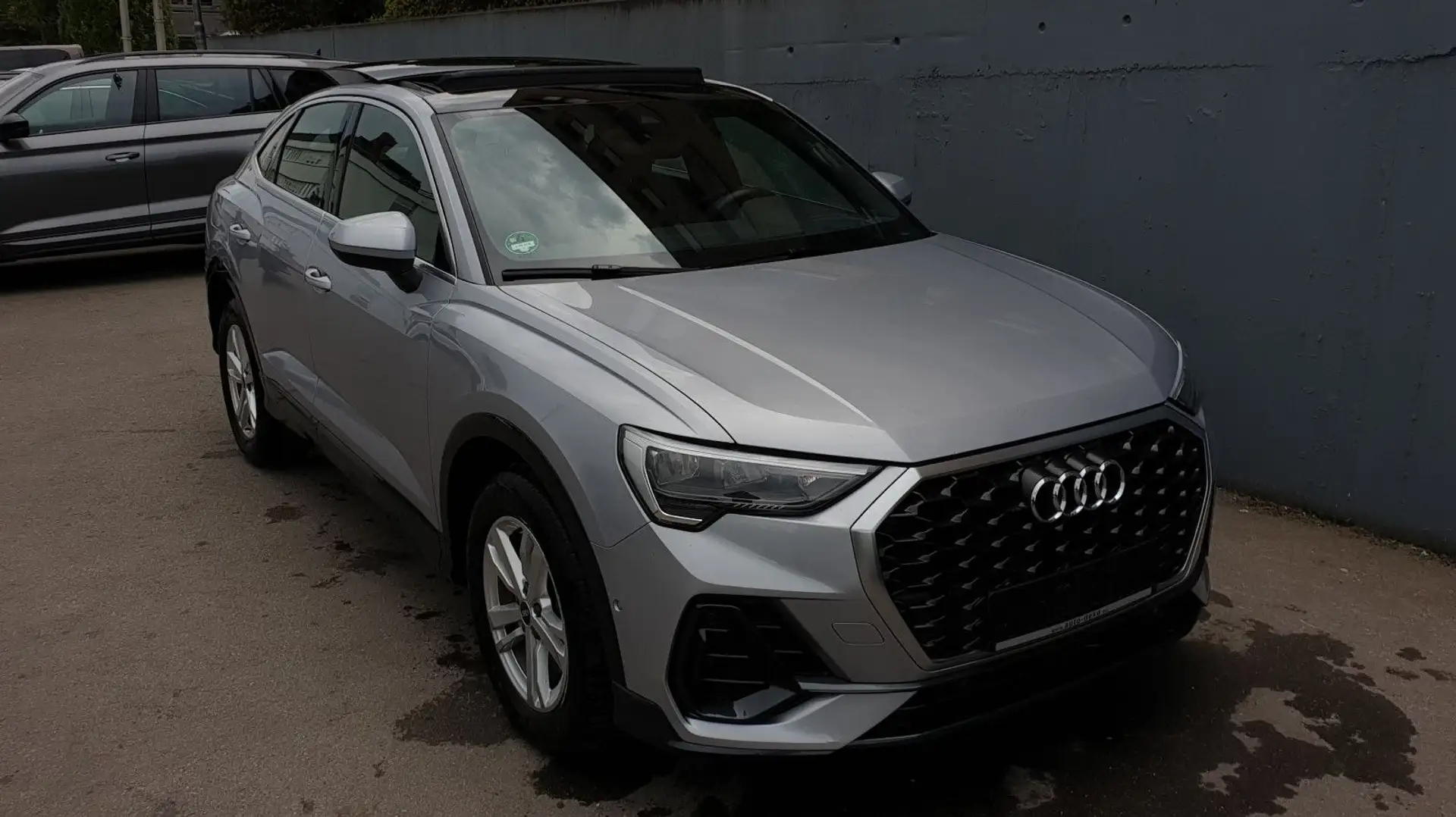 Audi Q3 45 TFSI e S tronic Sportback * S line *Pano Silber - 2