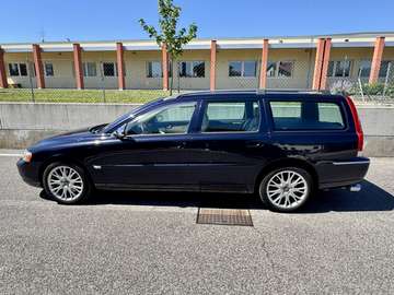 2.4 d5 Momentum awd 163cv