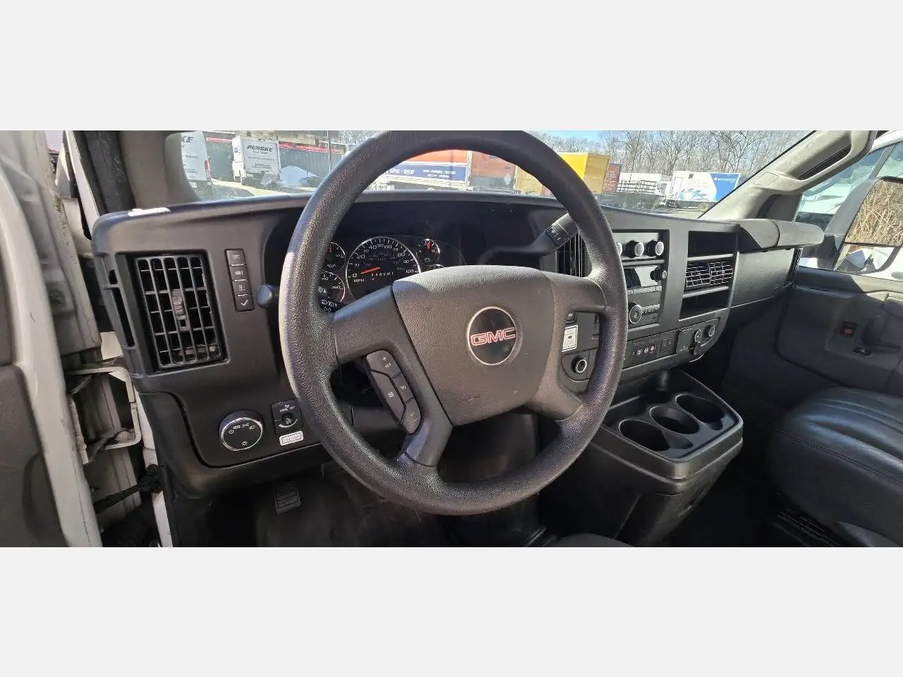 GMC Savana 3500 photo GMC Savana 3500