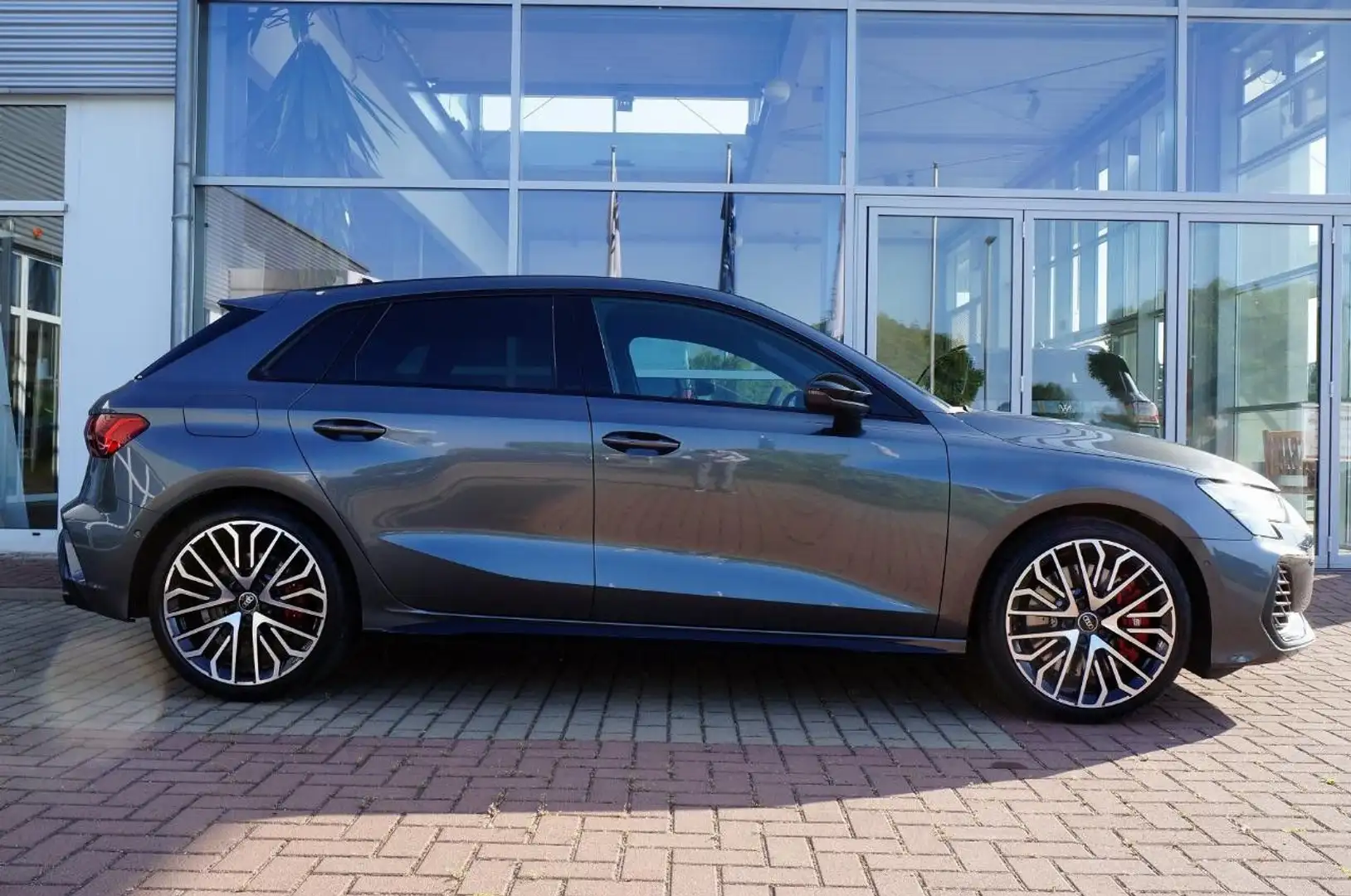 Audi S3 Sportback quattro 19'Alu,Pano,HuD,Matrix,ACC Grau - 2