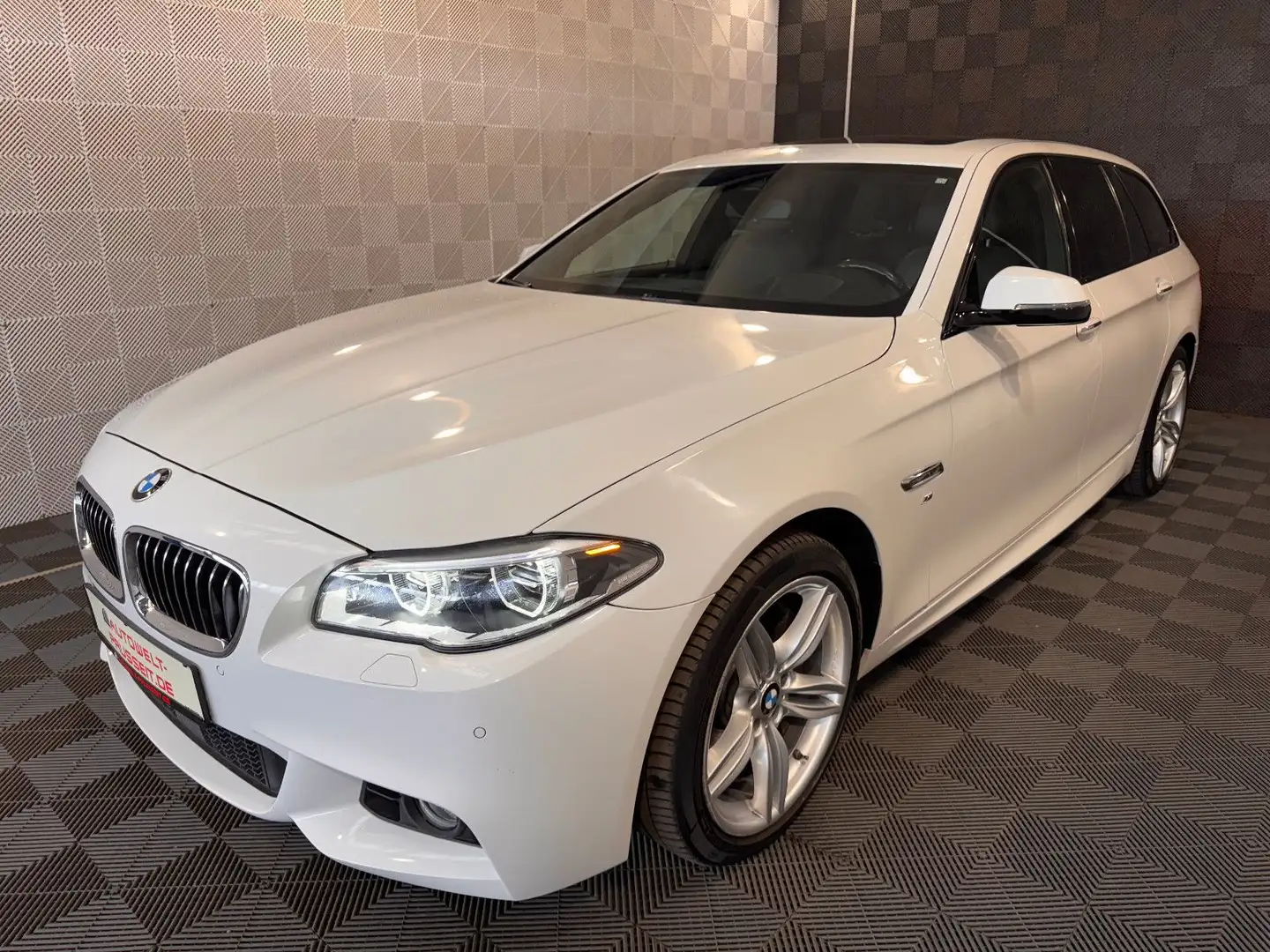 BMW 530 d Touring*M-PAKET*ACC-PANO-AHK-HEAD UP-19 Blanco - 2