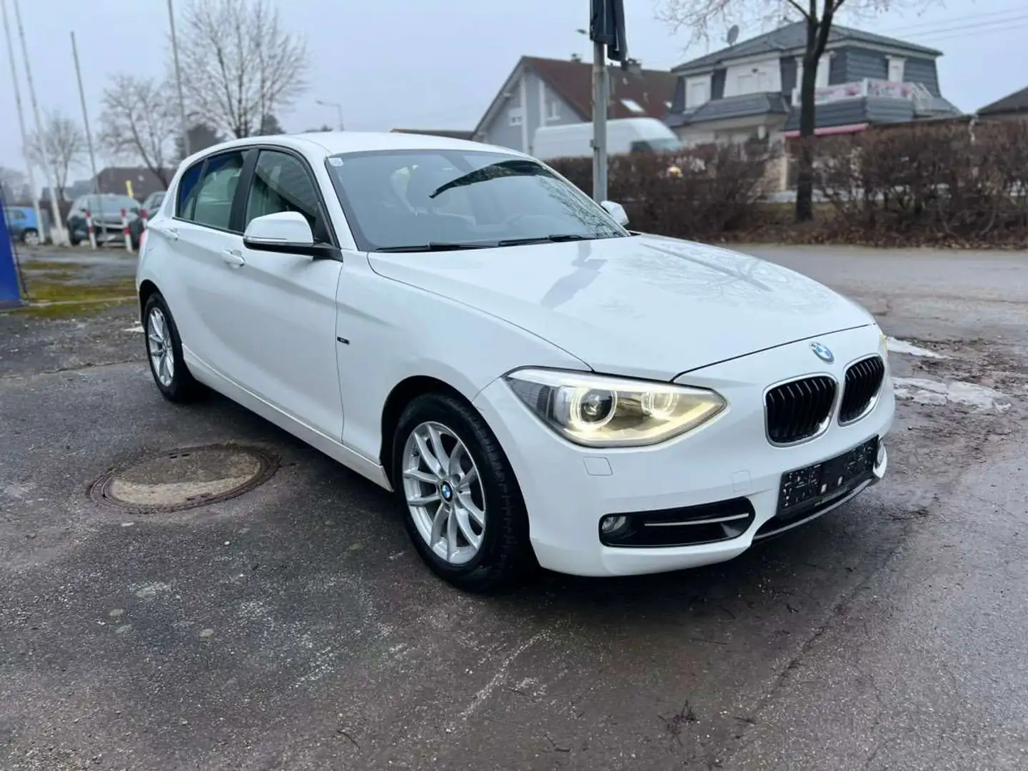 BMW 114 114d Sport Line * Xenon * Tempomat * Weiß - 1